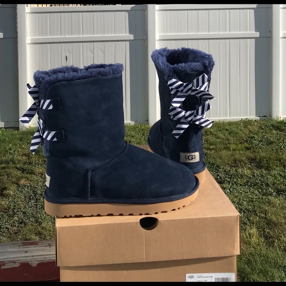 UGG Bailey Bow Diagonal Stripe Boot - Picture 10 of 10